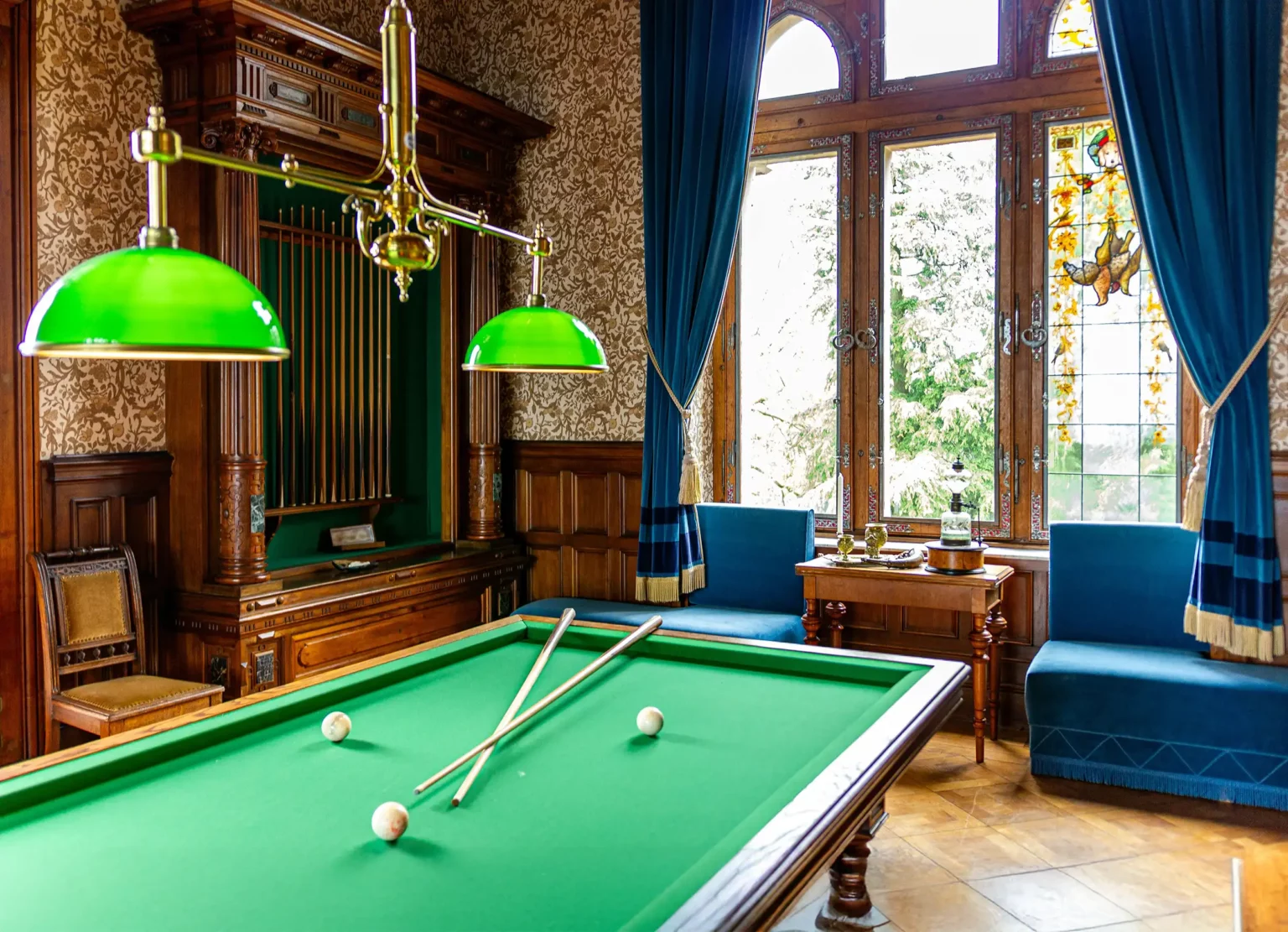 Antique Pool Table Moving & Re-clothing-featured